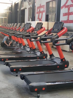 Attrezzatura per palestra commerciale Tapis roulant a motore elettrico con potenza e allenamento cardiovascolare da 3,0 CV a 7,0 CV