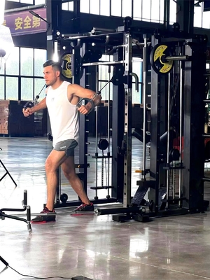 Attrezzature di palestra in acciaio all in one per esigenze personalizzate in palestra multifunzionale interna