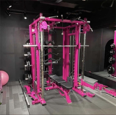 Allenamento di forza in palestra a casa con allenatore funzionale all-in-one e stack di peso da 3*80 kg