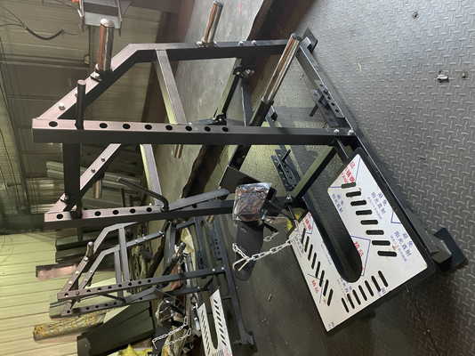 Scopri i vantaggi della cintura squat machine per gli esercizi di spinta dell'anca e del glute