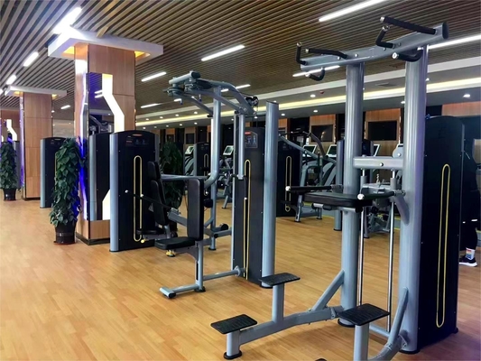Bar di pull-up e macchina di immersione per il triceps deltoidi allenamento utilizzando fitness sport funzione