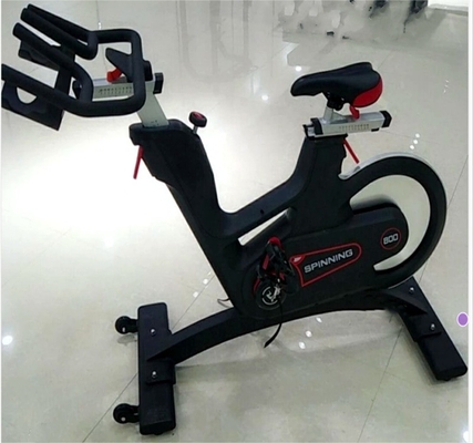 Peso del volante 13/15kg Indoor Spinning Bike per fitness commerciale e allenamento cardiovascolare