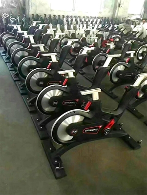 Peso del volante 13/15kg Indoor Spinning Bike per fitness commerciale e allenamento cardiovascolare