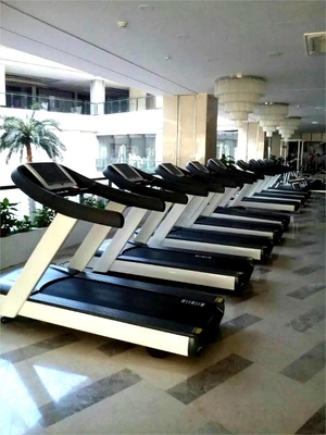 Treadmill di allenamento cardio pesante per attrezzature da ginnastica unisex Treadmill da 3,0 CV