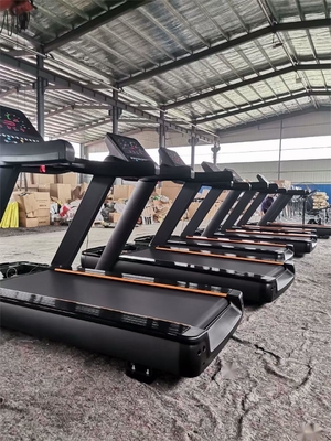 Corridoio elettrico a velocità regolabile per allenamento cardiovascolare in palestra commerciale