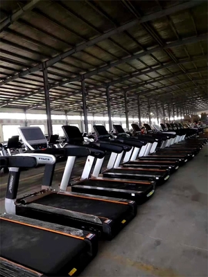 Corridoio elettrico a velocità regolabile per allenamento cardiovascolare in palestra commerciale