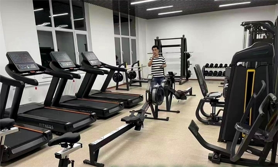 Corridoio elettrico a velocità regolabile per allenamento cardiovascolare in palestra commerciale