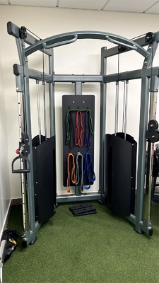 Apparecchiatura a cavo per allenamento fisico unisex in palestra universale