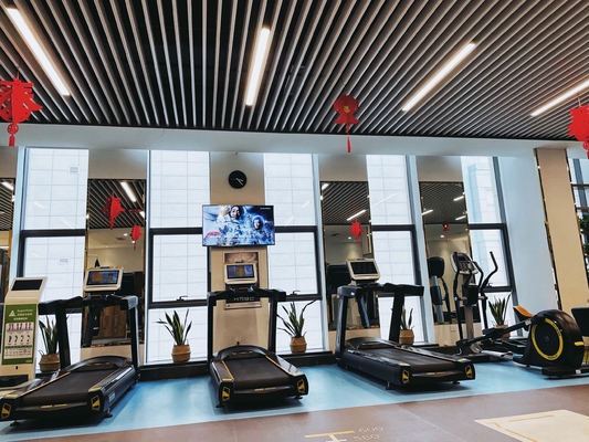 Disponibile un tapis roulant a schermo tattile per allenamenti cardiovascolari commerciali