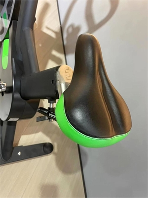 Superficie del pavimento 0,8 Indoor Spin Cycling Bike per esercizi aerobici a casa e commerciale