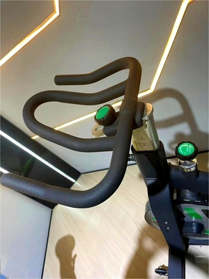 Superficie del pavimento 0,8 Indoor Spin Cycling Bike per esercizi aerobici a casa e commerciale