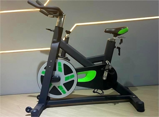 Superficie del pavimento 0,8 Indoor Spin Cycling Bike per esercizi aerobici a casa e commerciale