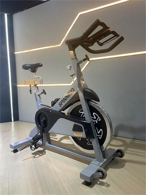 Esercizio aerobico Indoor Spinning Bike con resistenza magnetica e funzione di body building