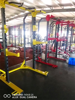 Aggiornare la palestra a casa con una stazione multifunzionale di sollevamento pesi squat rack e altro