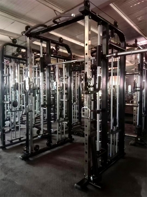 Stazione di addestramento multifunzionale completa con Smith Machine e Squat Rack