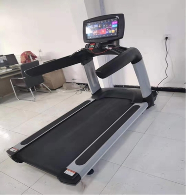 Treadmill commerciale da 3,0 CV con tipo di guida elettrica e regolazione della velocità