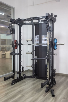 Logo Disponibile all'interno di una palestra per allenamento di forza