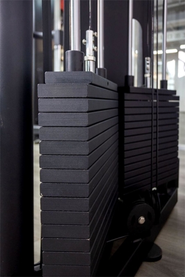 Logo Disponibile all'interno di una palestra per allenamento di forza