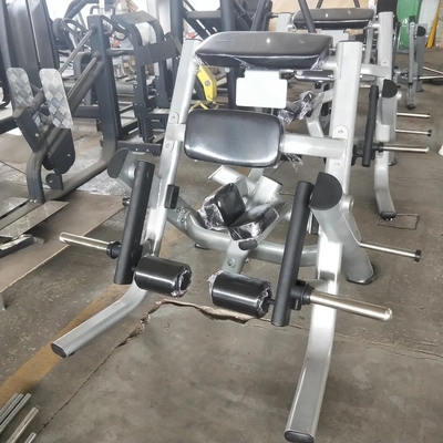 Strumentazione di fitness commerciale per glutei e quadrifisi
