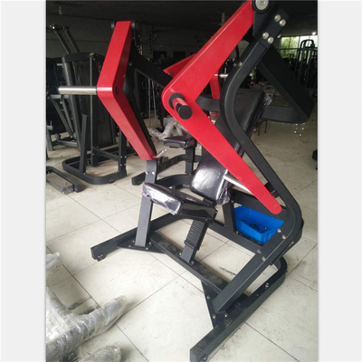 Utilizzo di attrezzature per il fitness di forza per il bodybuilding