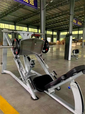 Porta il tuo allenamento di forza al livello successivo con la nostra macchina per le gambe a 45 gradi