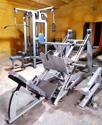 Porta il tuo allenamento di forza al livello successivo con la nostra macchina per le gambe a 45 gradi