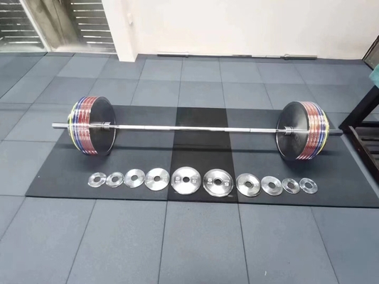 Barbell di allenamento di forza con set di piastre di peso e set di barbell di piastra di argento in cromo