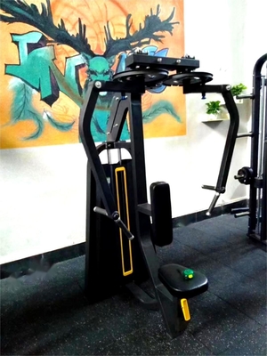 Apparecchiature per la palestra di allenamento della forza