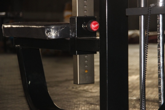 Apparecchiature per palestre commerciali Peso universale stack pin caricato in acciaio seduta Lat pulldown bar