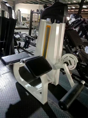 Esercizio fisico allenamento di forza macchina di stacking di pesi per sdraiare le gambe in ginocchio esercizio curl