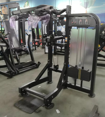 Prova la potenza di attrezzature per palestra in piedi per risultati ottimali