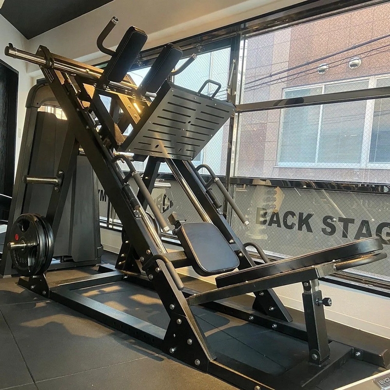 Dispositivo regolabile a doppia funzione per la pressione delle gambe a piastra carica Hack Squat Machine per palestra commerciale